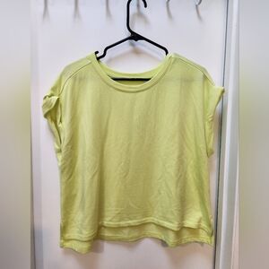 Lou & Grey Boxy Short Sleeve Crewneck Top in Light Lime